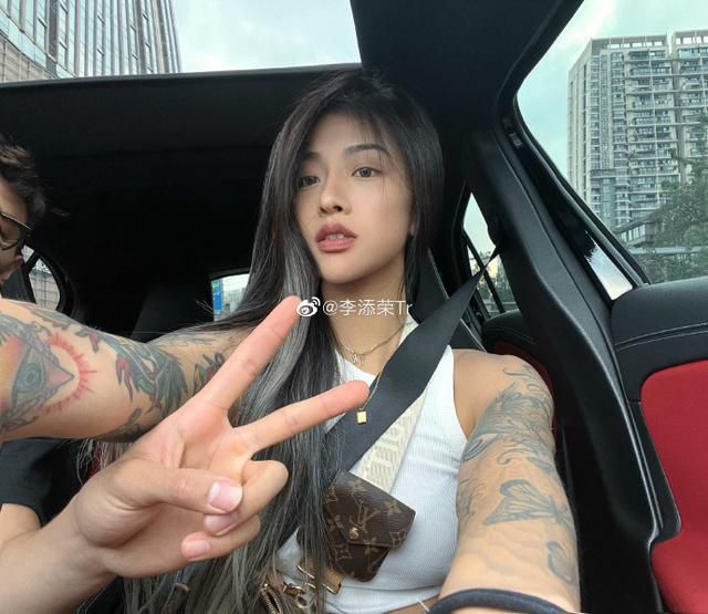 美女淫脚脚交m3